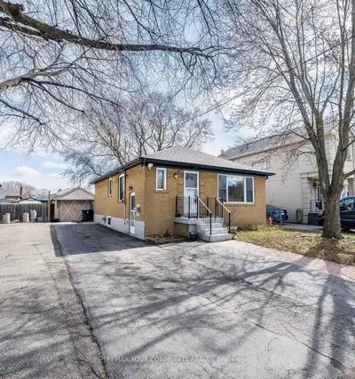 233 Beta Street Upper, Toronto, On M8w 4h7