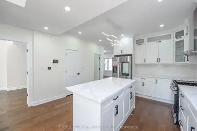 3134 Merrit Avenue N, Mississauga, ON L4T 1P3