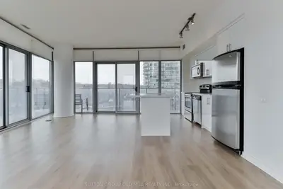 103 The Queensway Avenue 414, Toronto W01, ON M6S 5B3