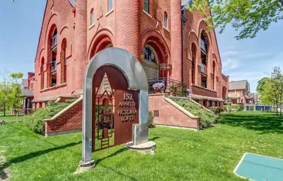 152 Annette Street 203, Toronto W02, ON M6P 1P4