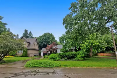 925 Kingsway Drive Main, Burlington, On L7t 3j1