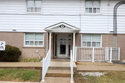 160 Carsbrooke Road 20, Toronto W08, On M9c 1g9