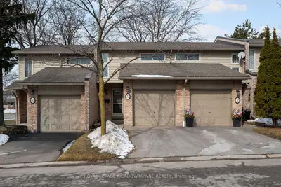 2075 Asta Drive S 32, Mississauga, On L5a 2t5