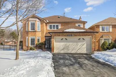 1252 Sweetbirch Court, Mississauga, ON L5C 3R3