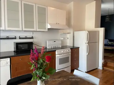 1336 Queen Street W 3, Toronto W01, ON M6K 1L4