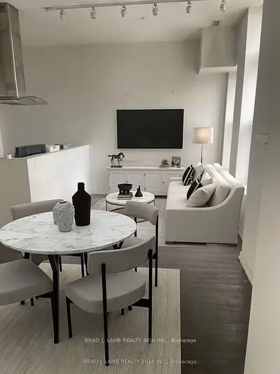 1496 Queen Street W 301, Toronto W01, On M6k 1m4