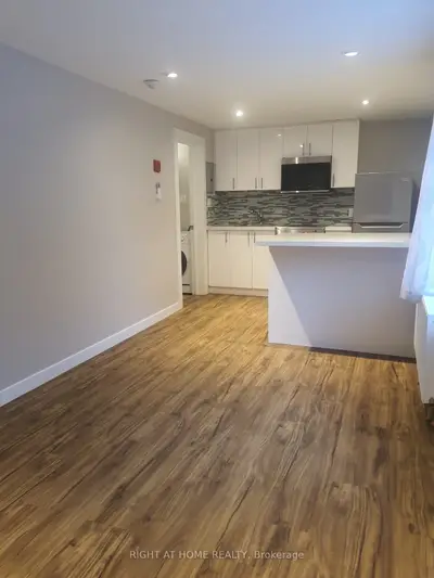 165 Berry Road 6, Toronto W07, ON M8Y 1W4