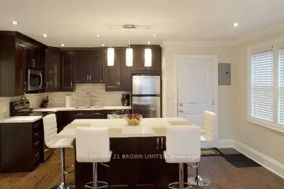 3048a Bloor Street W 2, Toronto W08, On M8x 1c4