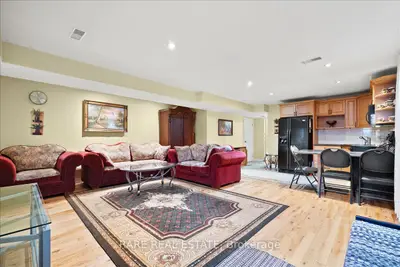 40 Lloyd George Avenue Lower, Toronto W06, On M8w 3w6