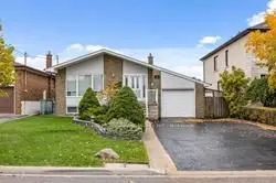 23 Gatesgill Crescent Main, Toronto W05, On M3m 1y1