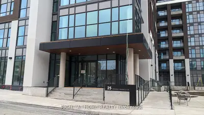 25 Neighbourhood Lane 307, Toronto W07, On M8y 0c4
