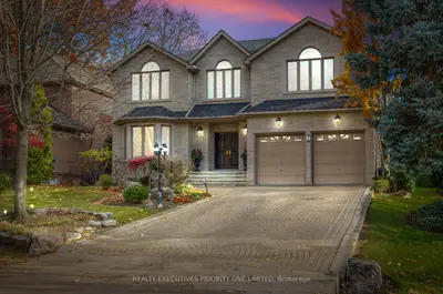 7 Finchley Road, Toronto W08, ON M9A 2X4