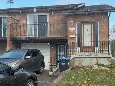 2409 Culver Way Main, Mississauga, ON L5B 2P8