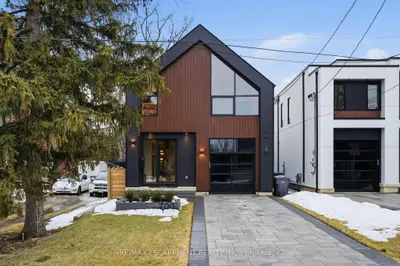 700 Montbeck Crescent, Mississauga, ON L5G 1P3