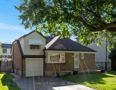 28 Inverleigh Drive, Toronto W07, On M8y 3e3