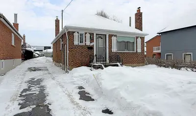 199 Strathnairn Avenue, Toronto W04, ON M6M 2G6
