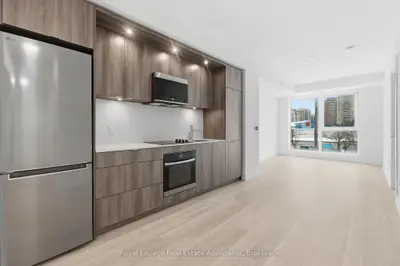 25 Cordova Avenue 313, Toronto W08, On M9a 0e5