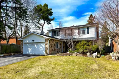 1924 Steepbank Crescent, Mississauga, On L4x 1t8