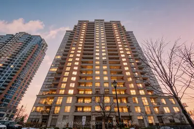 5233 Dundas Street W 1727, Toronto W08, ON M9B 6M1