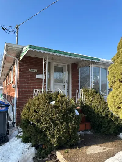 1590 Coram Crescent Main, Mississauga, On L4x 1k9