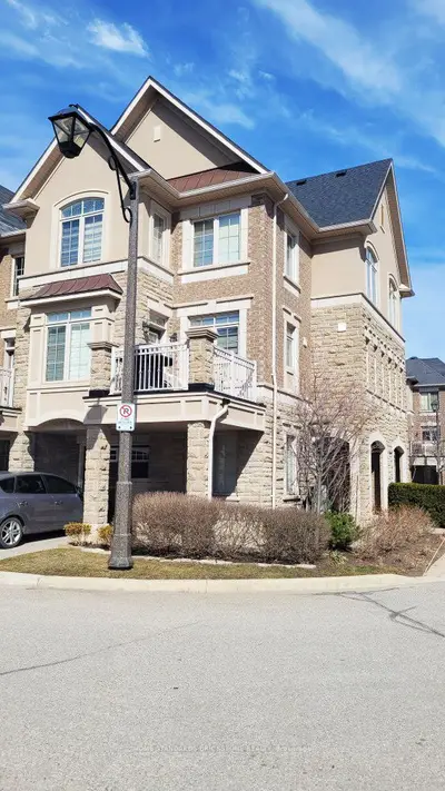 2435 Greenwich Drive S 47, Oakville, ON L6M 0S4