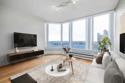 1 Palace Pier Court 2104, Toronto W06, ON M8V 3W9
