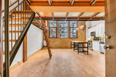 371 Wallace Avenue 10, Toronto W02, ON M6P 3N8