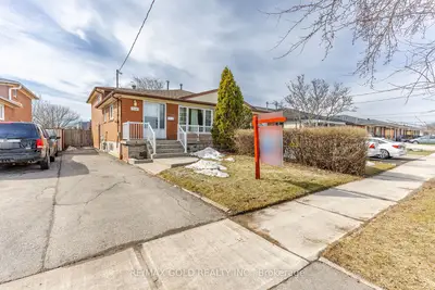 7158 Harwick Drive, Mississauga, On L4t 3a4