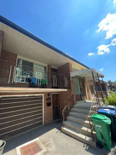 2399 Cashmere Avenue, Mississauga, ON L5B 2M7