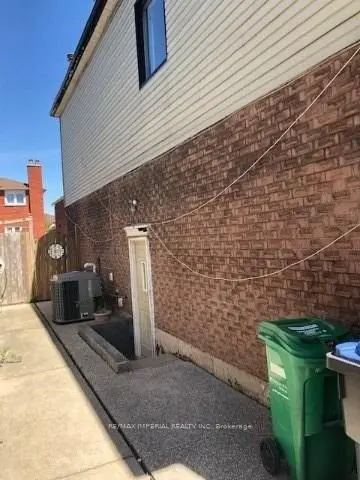 657 Thamesford Terrace Lower, Mississauga, ON L5R 2B8