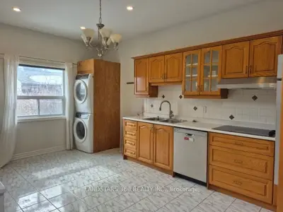 39 Goodwood Avenue Main, Toronto W03, ON M6E 1J1