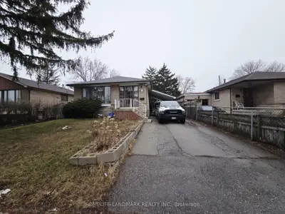 7 Burtonwood Crescent, Toronto W10, ON M9V 3L9