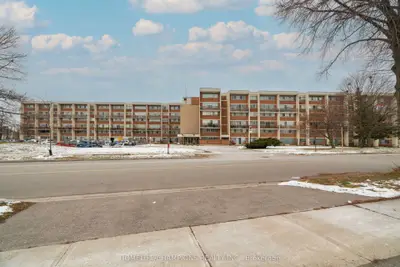 1050 Stainton Drive 205, Mississauga, ON L5C 2T8