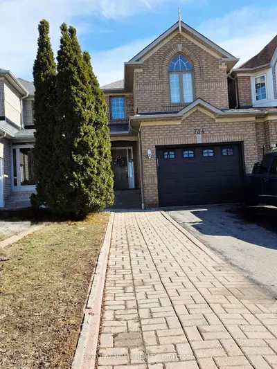 734 W Spanish Moss Trail W, Mississauga, ON L5W 1E6