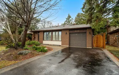 6128 Wabukayne Court, Mississauga, ON L5N 2B2