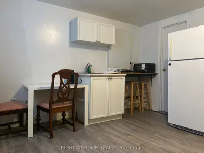 3679 Brandon Gate Drive Basement, Mississauga, ON L4T 3E4