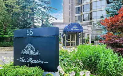 55 Kingsbridge Garden Circle 1707, Mississauga, On L5r 1y1