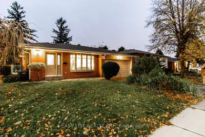 946 McBride Avenue, Mississauga, ON L5C 1L6
