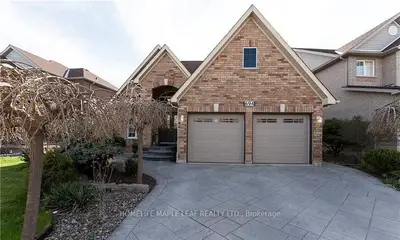694 Gypsy Fly Crescent, Mississauga, ON L5W 1H5