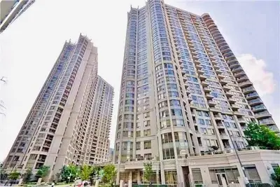 3888 Duke Of York Boulevard 828, Mississauga, On L5b 4p5