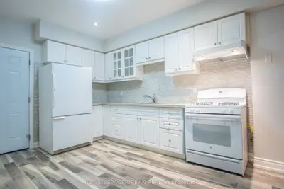 1233 Davenport Road 1, Toronto W02, On M6h 2h1