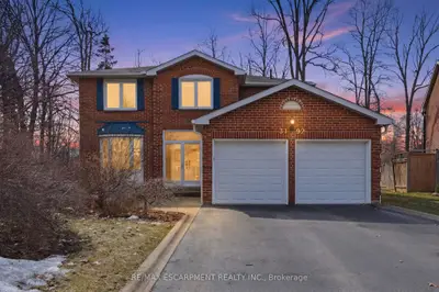 3192 Colebrook Court, Mississauga, ON L5N 3E2