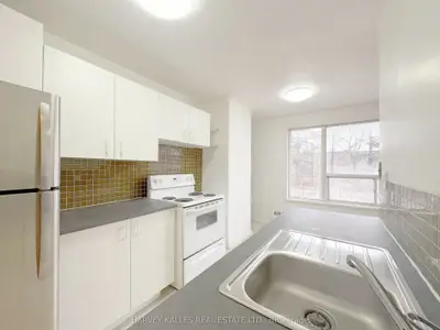 90 Blackfriar Avenue 8, Toronto W09, ON M9R 3S9