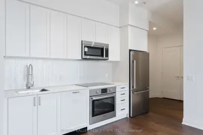 #707 293 The Kingsway, Toronto W08, On, M9a 3a9