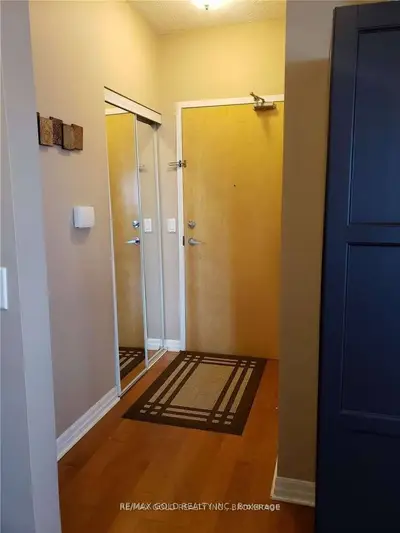 220 Burnhamthorpe Road 2102, Mississauga, ON L5B 4N4