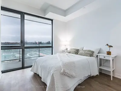 251 Masonry Way 409, Mississauga, ON L5H 0B3
