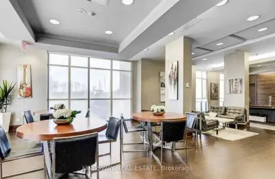 349 Rathburn Road W 612, Mississauga, ON L5B 0G9