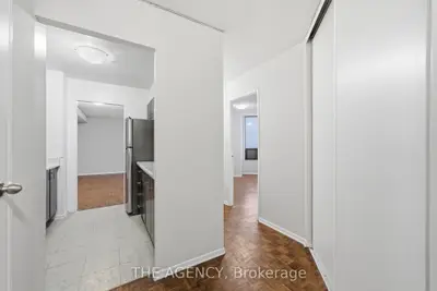 2350 Dundas Street W 2709A, Toronto W02, ON M6P 4B1