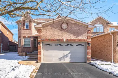 824 Drysdale Drive, Mississauga, ON L5V 1X4