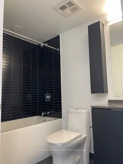 86 Dundas Street E 502, Mississauga, On L5a 1w4